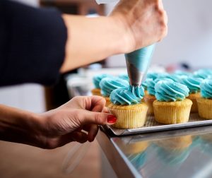 cupcake decorating